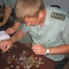 Проверка монет на таможне